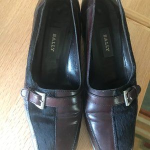Bally size 39 leather/calf hair loafers